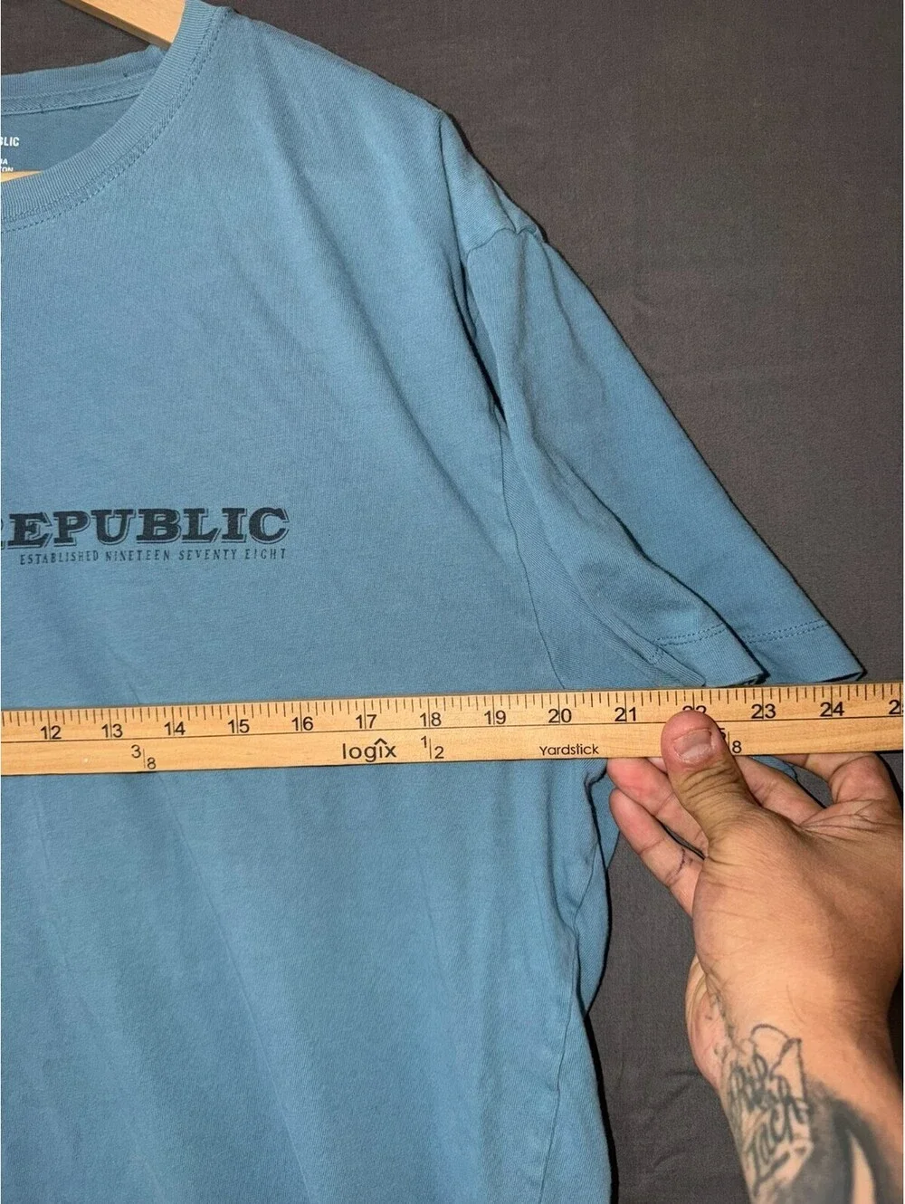 Banana Republic XL Blue Tee – Established 1978 Graphic – Casual Cotton Shirt